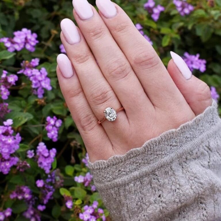 Oval Engagement ring