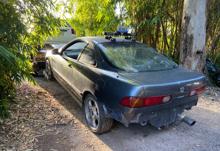 How Car Wreckers Adelaide Pays Instant Cash for Scrap Cars